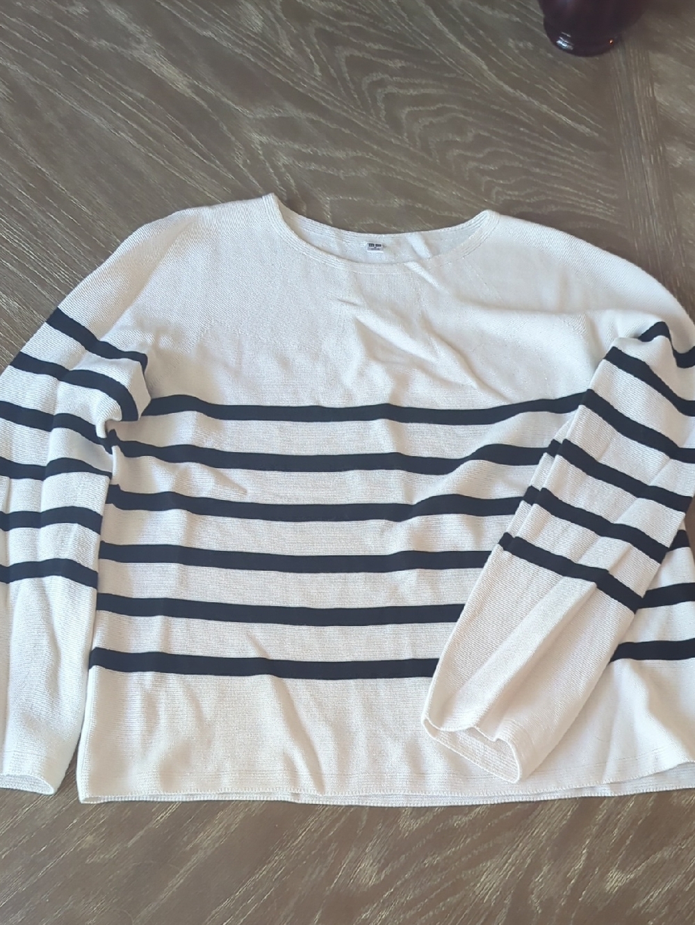 Uniqlo White and Black Striped Sweater Medium